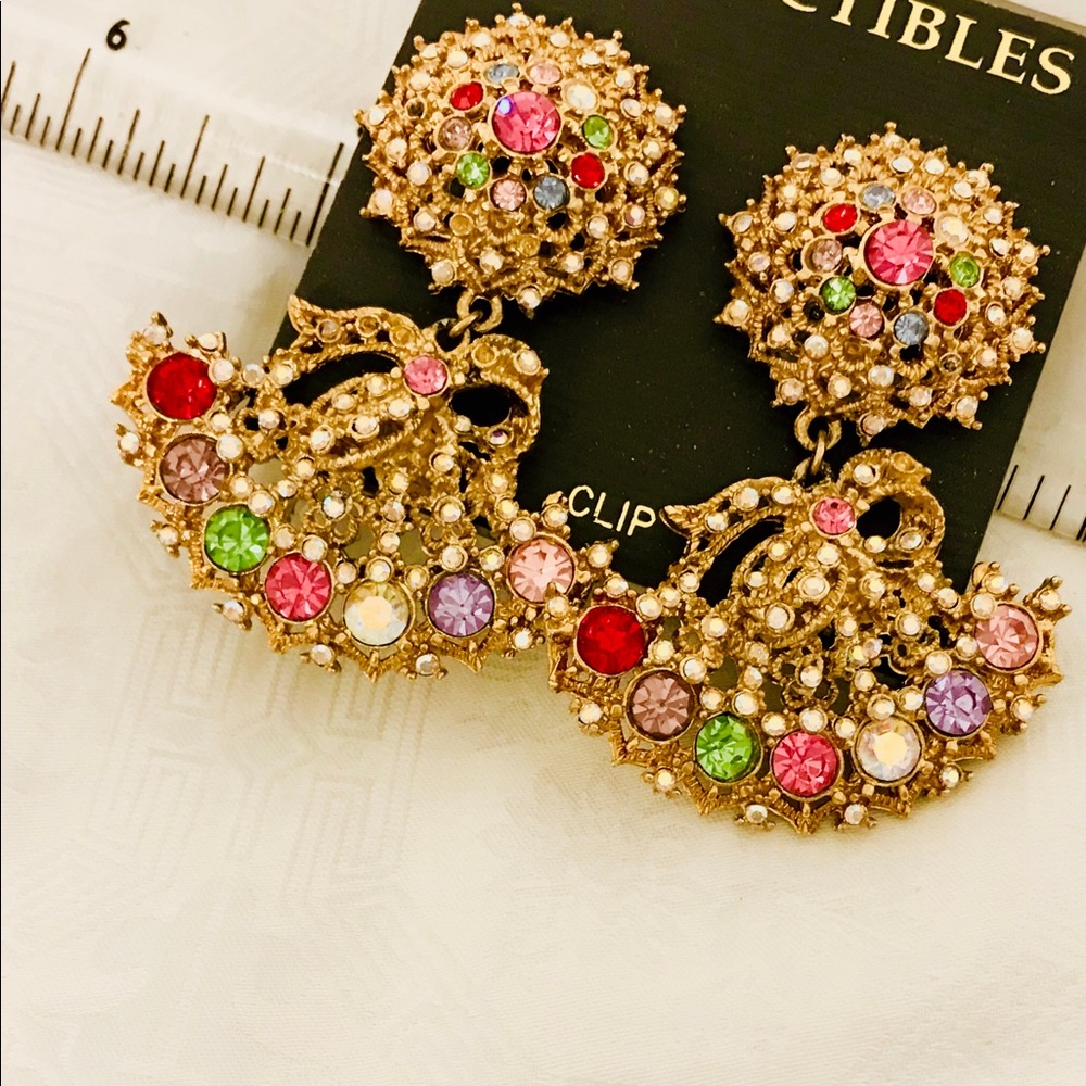 Collectibles Fancy Gold Rhinestone Filigree clip